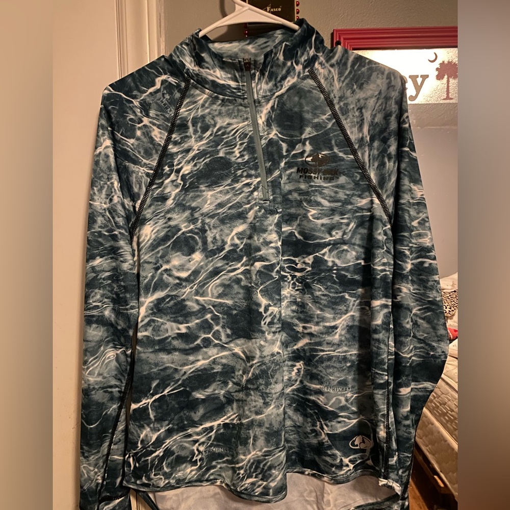 Mossy oak pull over